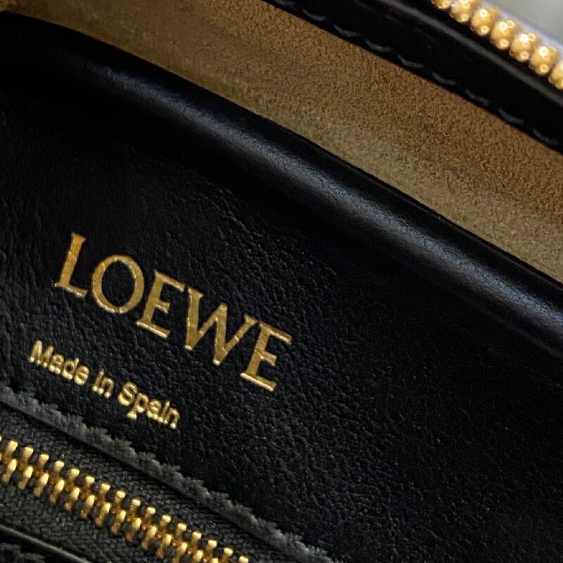 Средняя сумка Loewe Amazona, черная