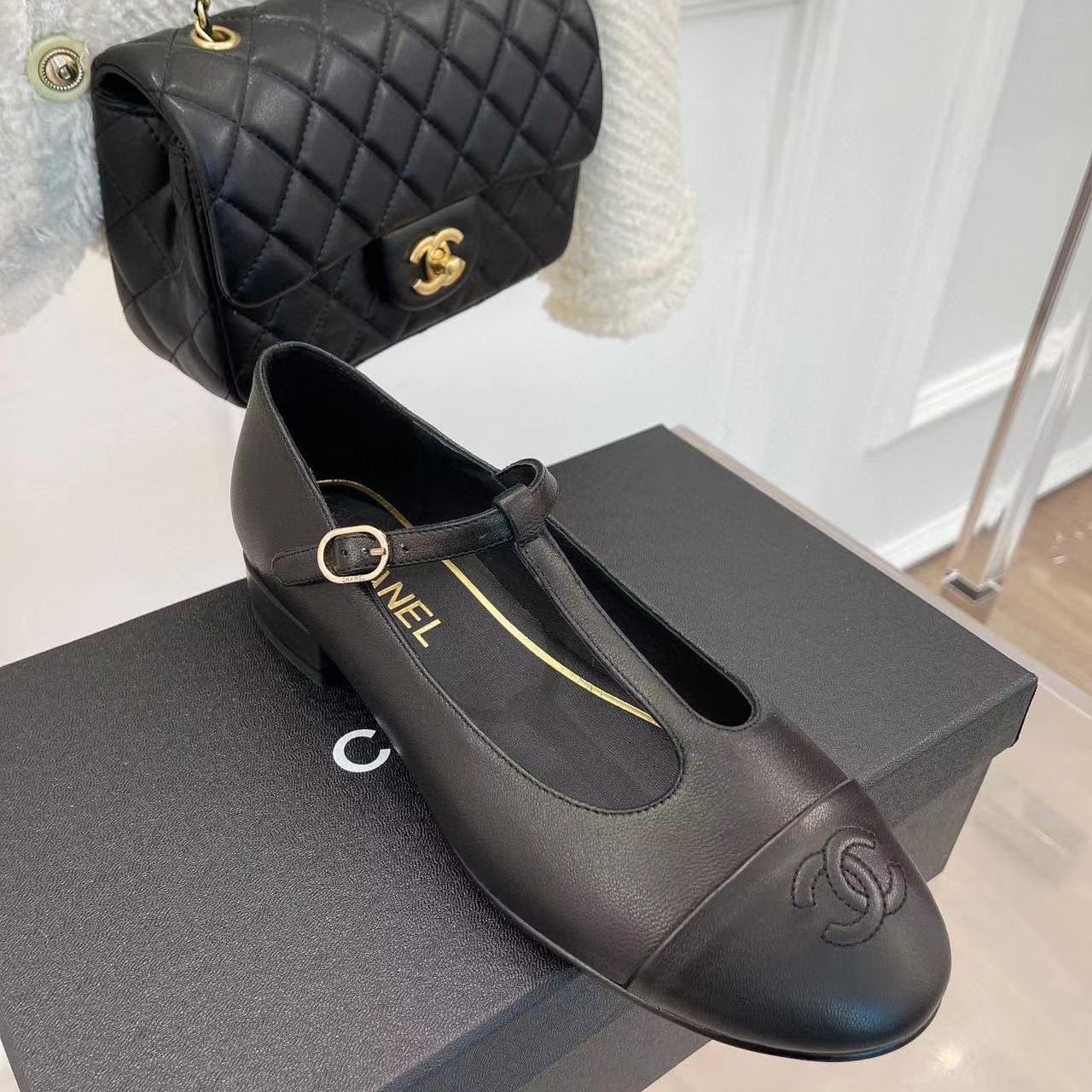 Туфли Шанель Mary Janes с Т-образным ремешком