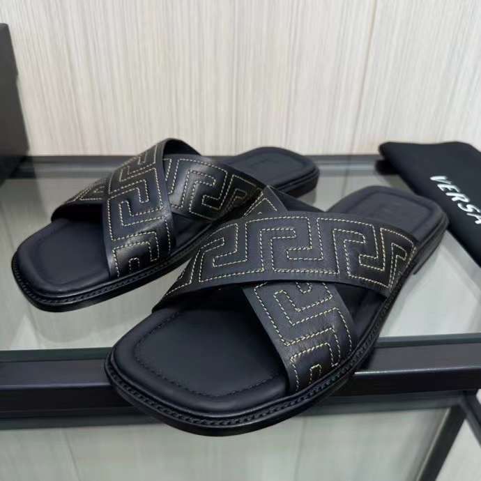 Кожаные сандалии Versace Greca, черные