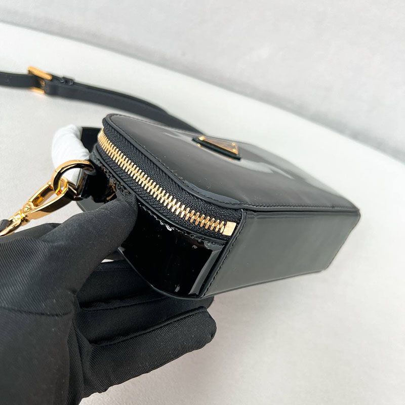 Міні-сумка Odette з лакованої шкіри, чорна