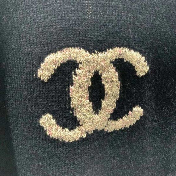 Кашемировый свитер Шанель с лого