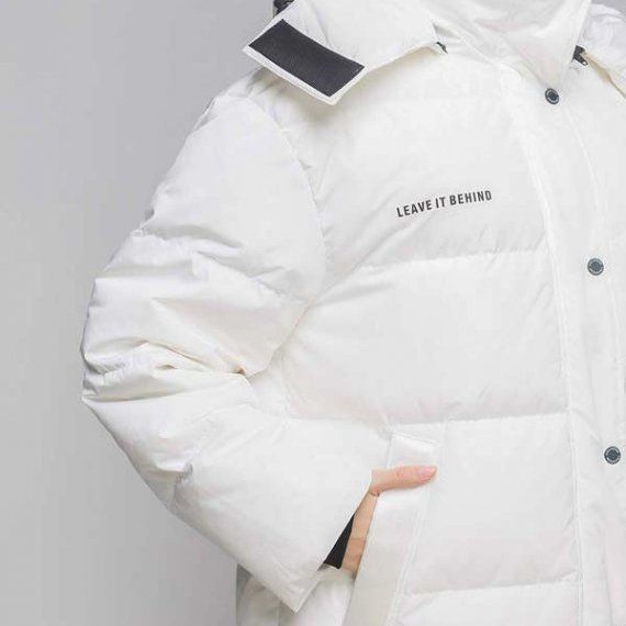 Пуховик пальто белого цвета с надписями