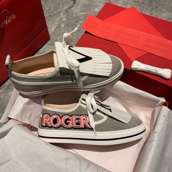 Сникеры Roger Vivier с патчами, серые