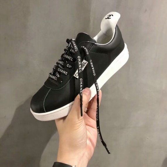 Кроссовки Шанель с брендированной шнуровкой, черные