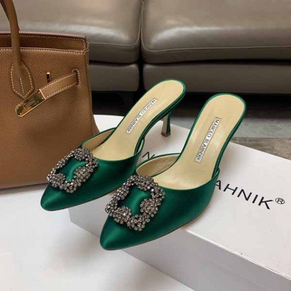 Сатиновые мюли Manolo Blahnik c брошью, зеленые