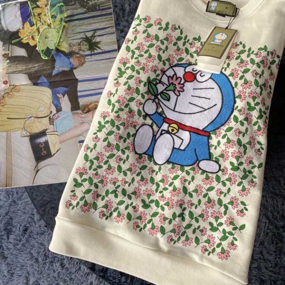 Свитшот Гуччи Doraemon c цветочным принтом
