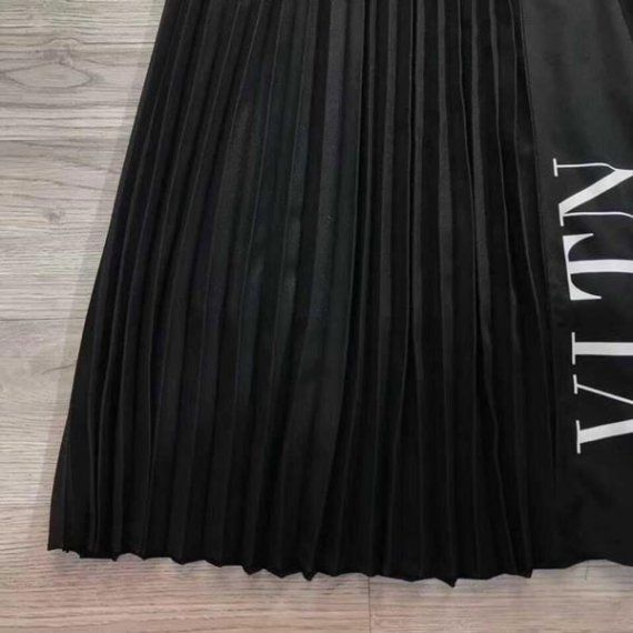 Плиссированная юбка миди , черная