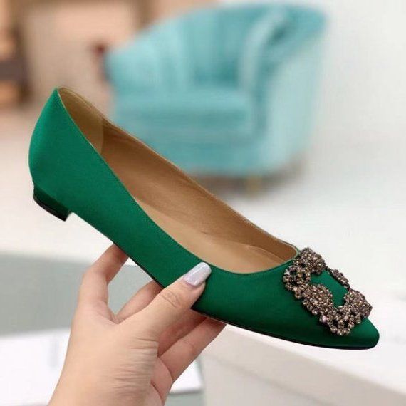 Зеленые балетки Manolo Blahnik с брошью