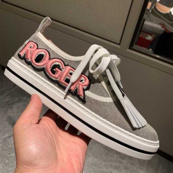 Сникеры Roger Vivier с патчами, серые