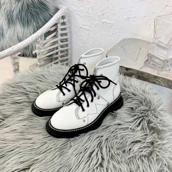 Ботинки Alexander McQueen с контрастной шнуровкой