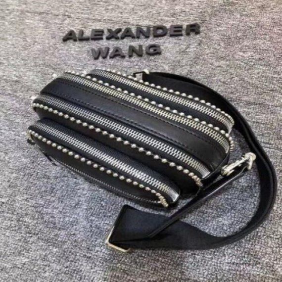 Сумка ALEXANDER WANG Attica на молнии с карманами и деталями, черная