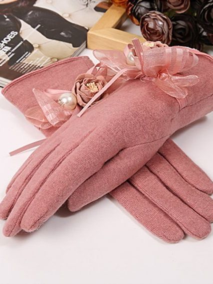 Утепленные перчатки с цветком