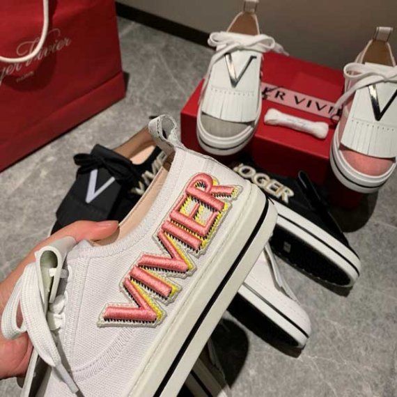 Сникеры Roger Vivier с патчами, белые