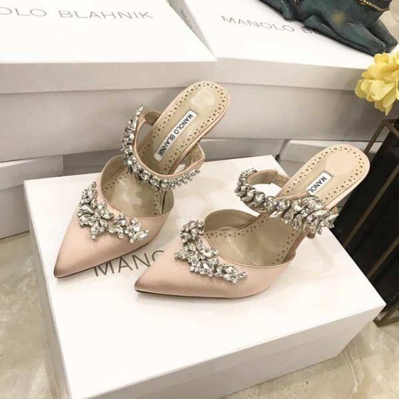 Мюли Manolo Blahnik Lurum из сатина, бежевые