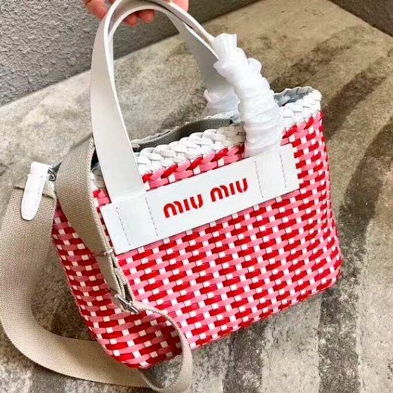 Плетеная сумка MIU MIU, белая с красным
