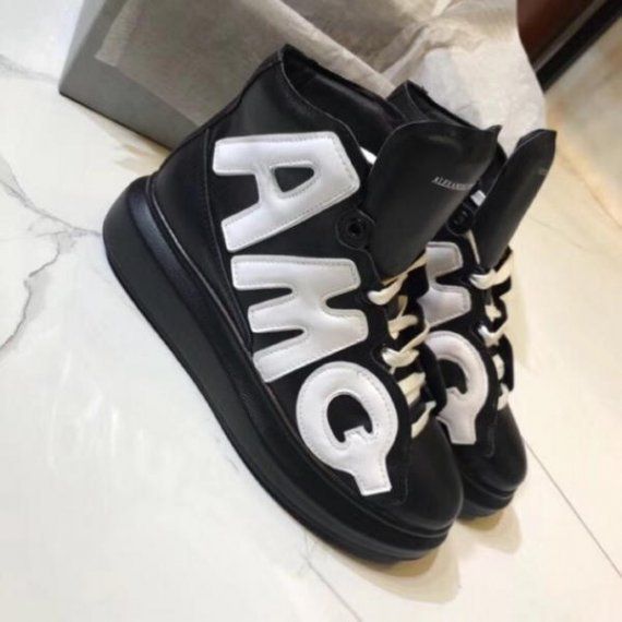 Ботинки Alexander McQueen на платформе с надписью бренда, черно-белые