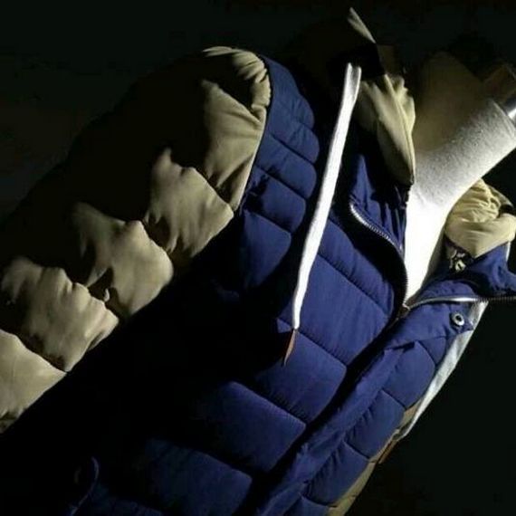 Современный пуховик Moncler с капюшоном