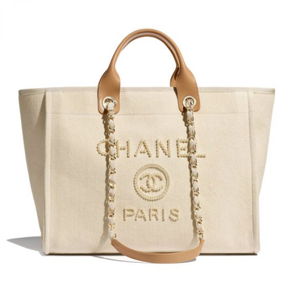 Shop CHANEL Shoulder Bags (AP3242 B10354 NM369) by ShopSerene